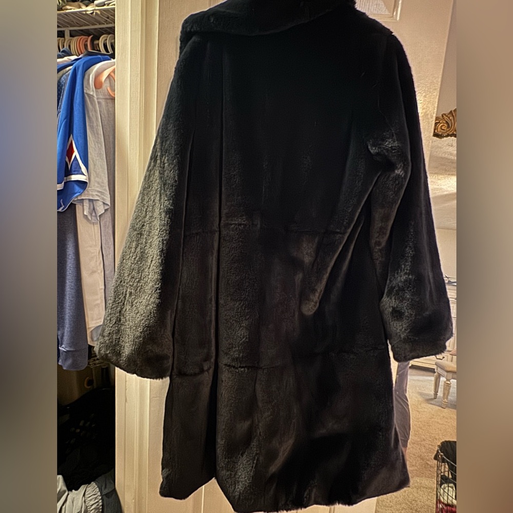 Lucky Brand Women’s Long Faux Fur Black Large NWOT - Picture 3 of 3